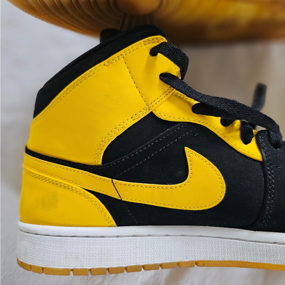 Jordan Black and Yellow Label Athletic Shoes - Picture 15 of 15